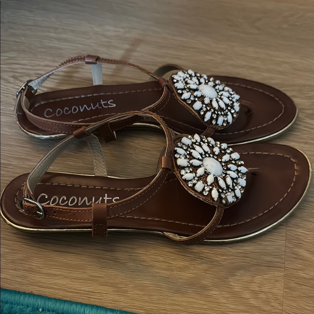Women’s 8M Coconuts by Matisse Leather Brown and White Beaded Sandals